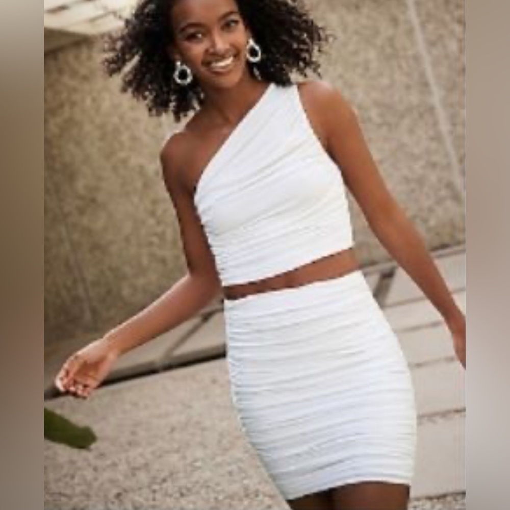 NWT - White Ruched Skirt by Express 🤍